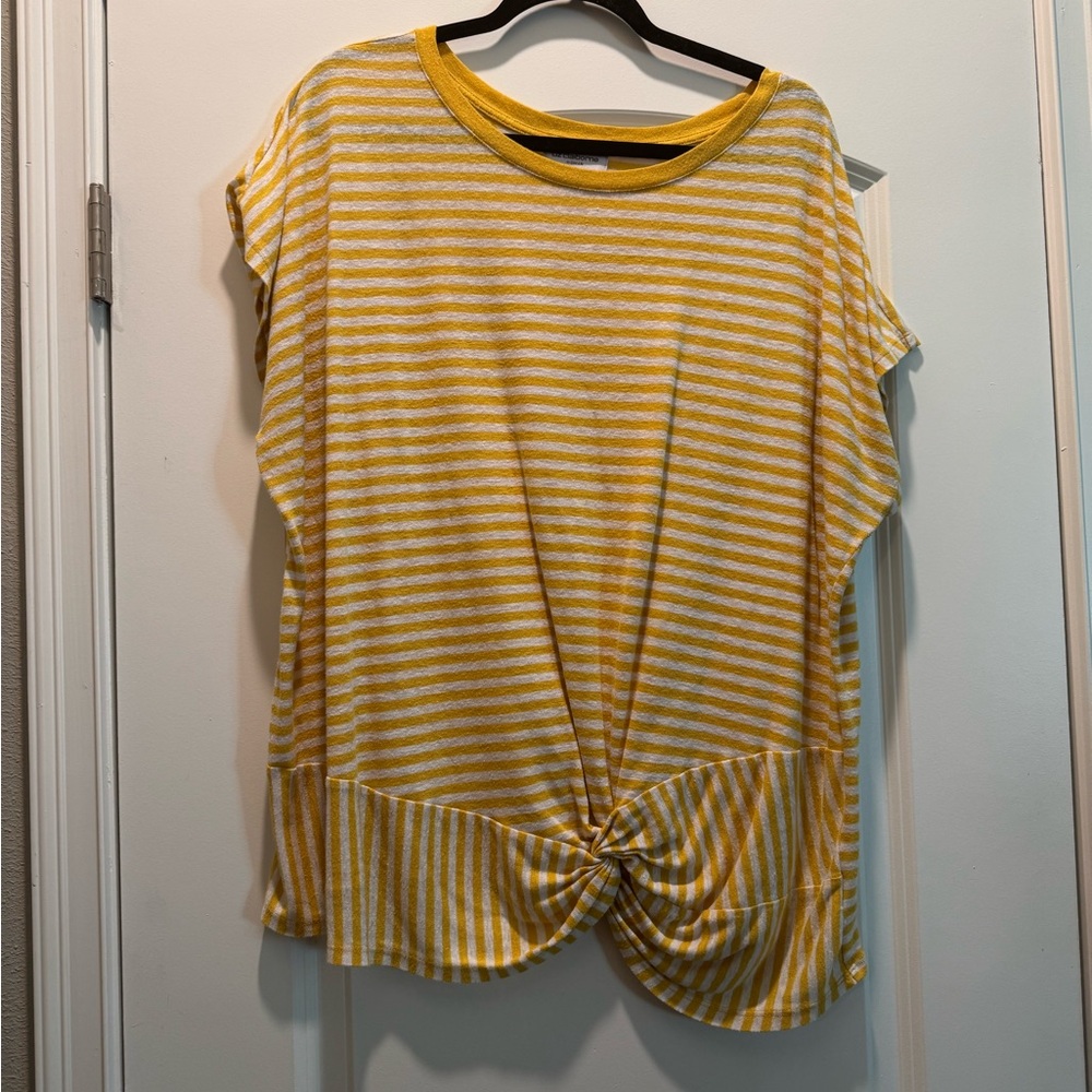 Liz Claiborne Yellow White Sleeveless T-Shirt Relaxed Tie Front